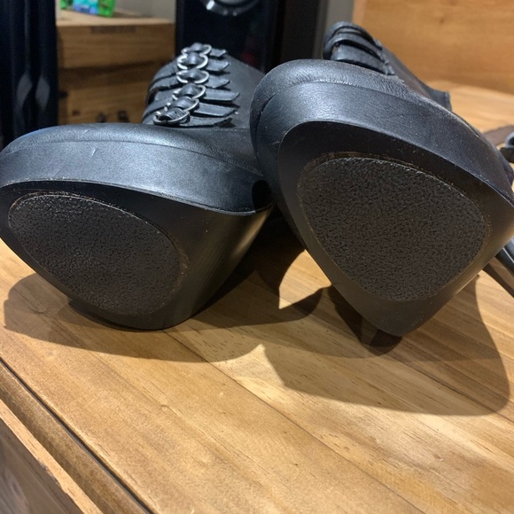 Diva Lounge Size 9 black platform shoes - Picture 2 of 4